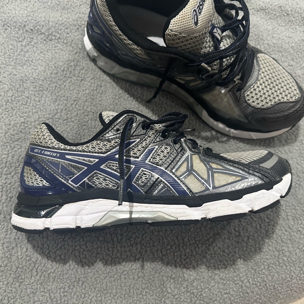 ASICS Gel Fortify size 9 EE